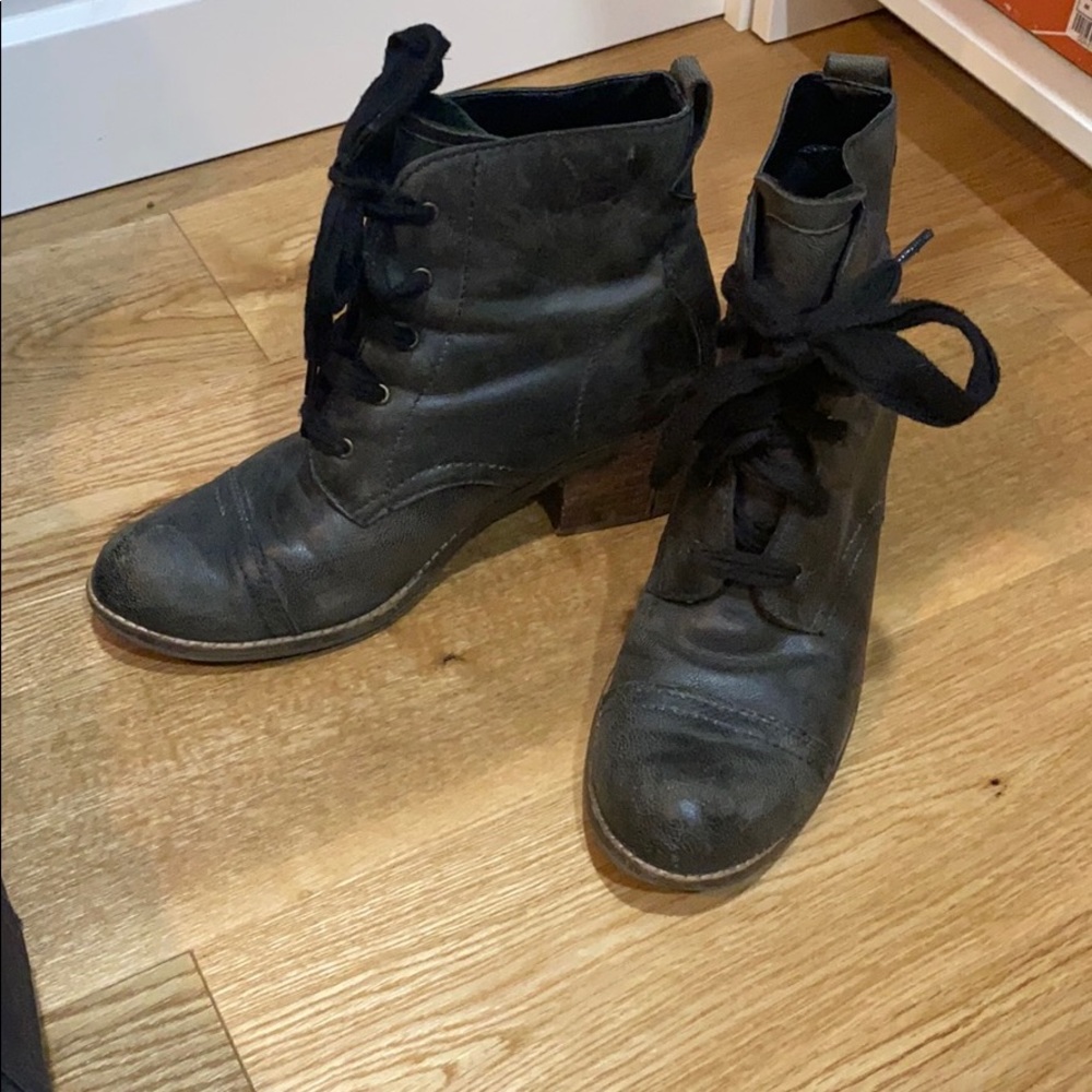 Dolce Vita Leather heeled lace ups
